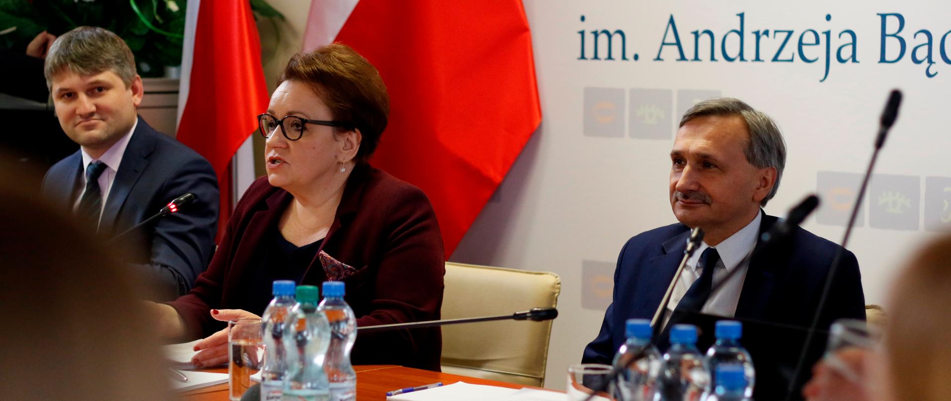 Dwie podwyżki pensji nauczycieli już w tym roku – rozmowy MEN z oświatowymi związkami zawodowymi