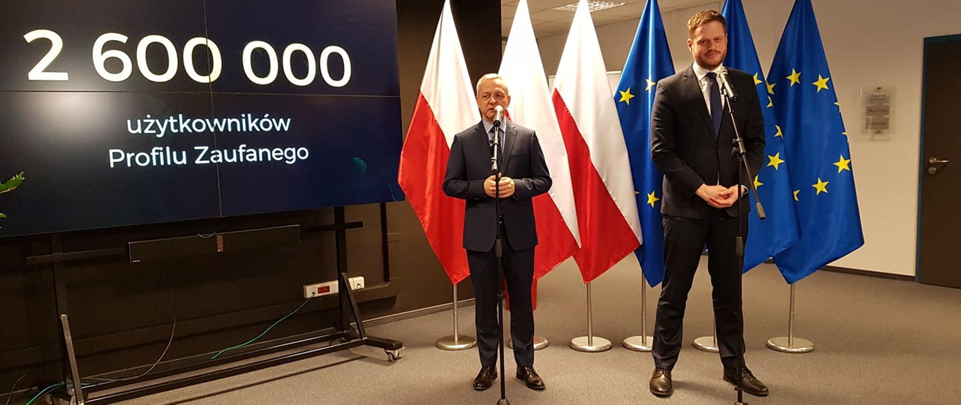 Konferencja, na zdjęciu Janusz Cieszyński 