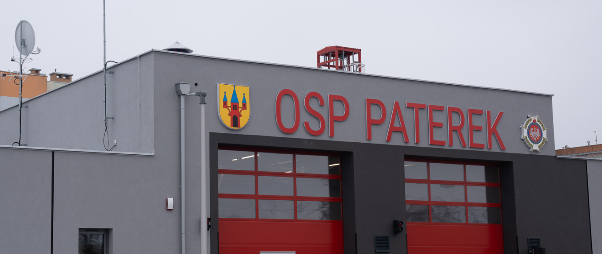 Zdjęcie przedstawia remizę zewnątrz OSP w Paterku 