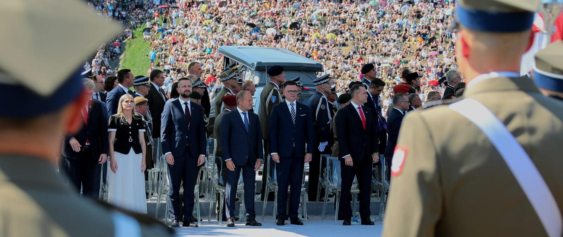 15 sierpnia 2025 r. w Warszawie odbyły się centralne obchody Święta Wojska Polskiego ph. „Dziękujemy za Waszą służbę”. W programie uroczystości m.in. msza św. w intencji Ojczyzny i polskich żołnierzy w katedrze Polowej WP, zmiana posterunku honorowego przed Grobem Nieznanego Żołnierza na Pl. J. Piłsudskiego, defilada wojskowa na Wisłostradzie i parada morska. 