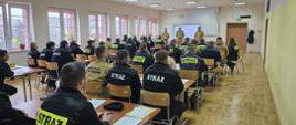 Na zdjęciu pododdział strażaków podczas szkolenia.