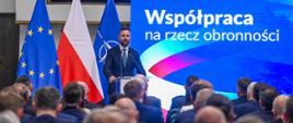 Minister Obrony Narodowej na spotkaniu z przedstawicielami firm realizujących zadania na rzecz obroności.