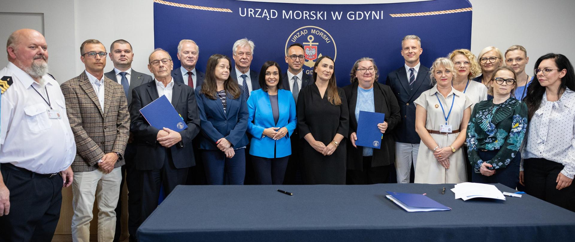 Urząd Morski w Gdyni podpisał umowę na opracowanie wielobranżowego projektu konstrukcji morskiej do rozładunku (MOLF - Marine Off-Loading Facility), będącej elementem infrastruktury towarzyszącej budowie pierwszej w Polsce elektrowni jądrowej w lokalizacji Lubiatowo-Kopalino na Pomorzu