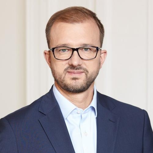 Elegancko ubrany mężczyzna