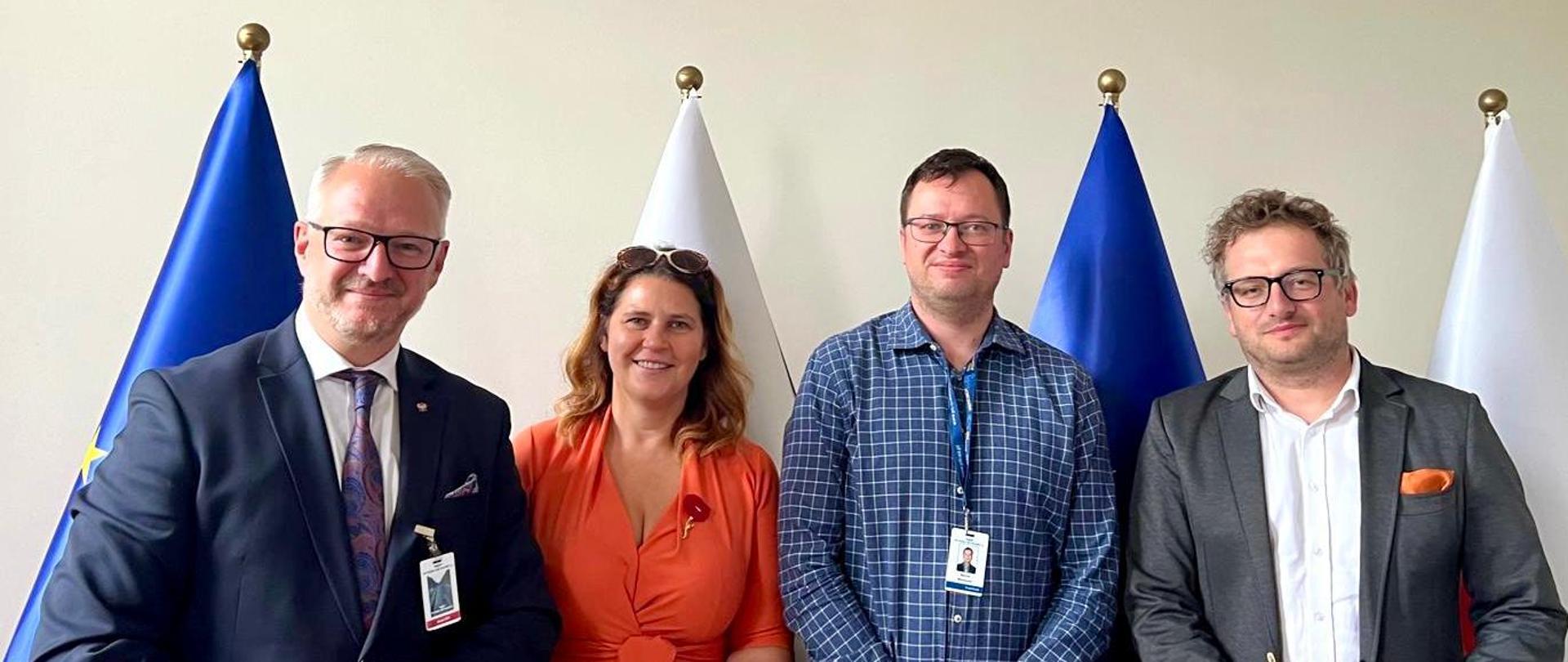 Wojewoda Warmińsko-Mazurski Radosław Król podczas spotkania poświęconego powstaniu nowej linii kolejowej Ełk – Giżycko – Korsze - 20.08.2024 r. 