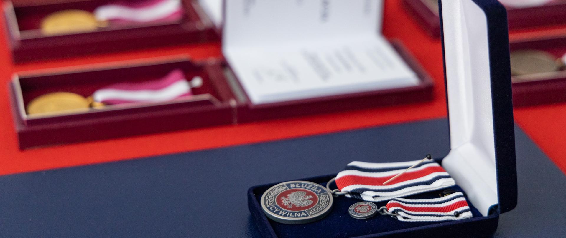 Medal z okazji Dnia Służby Cywilnej w Kujawsko-Pomorskim Urzędzie Wojewódzkim