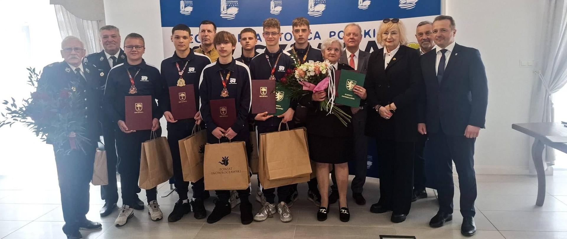 Uhonorowano Młodzieżową Drużynę Pożarniczą z Woli Wapowskiej