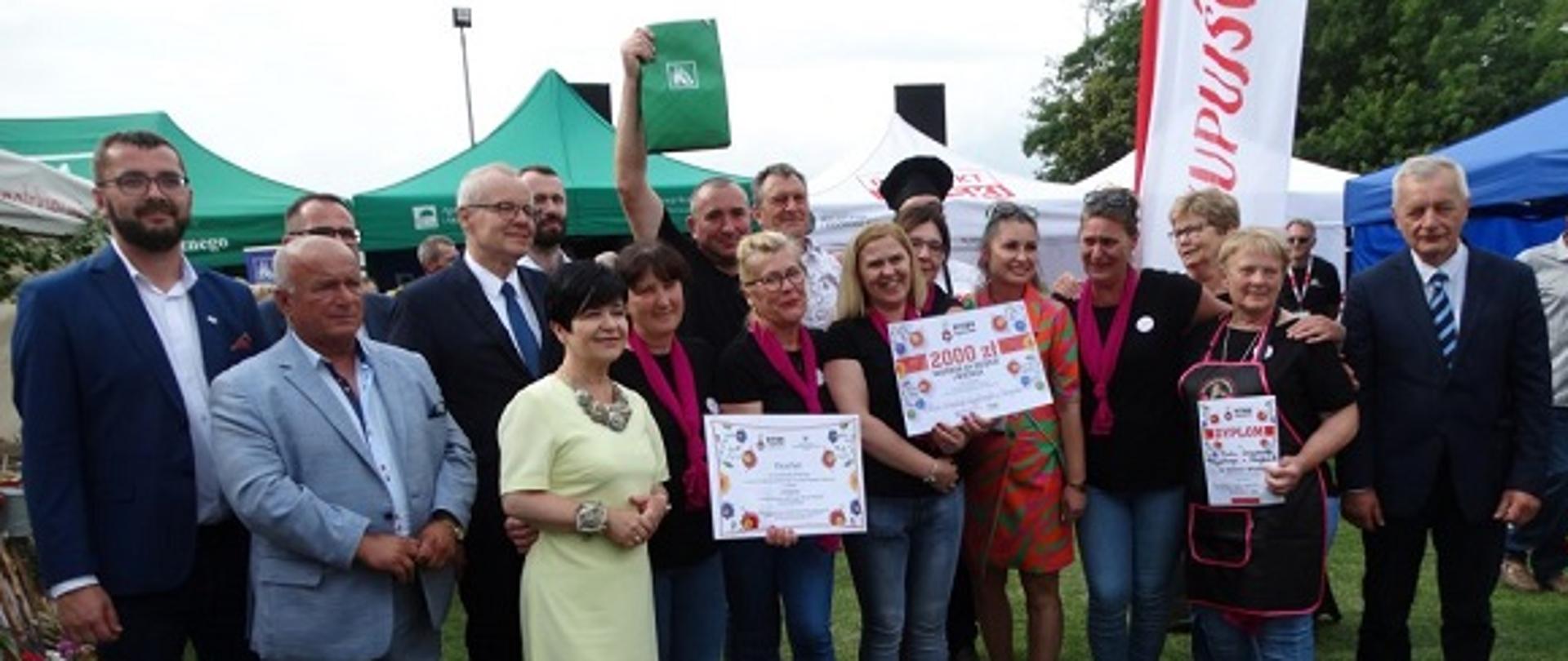 Uczestnicy wydarzenia zdjęcie grupowe