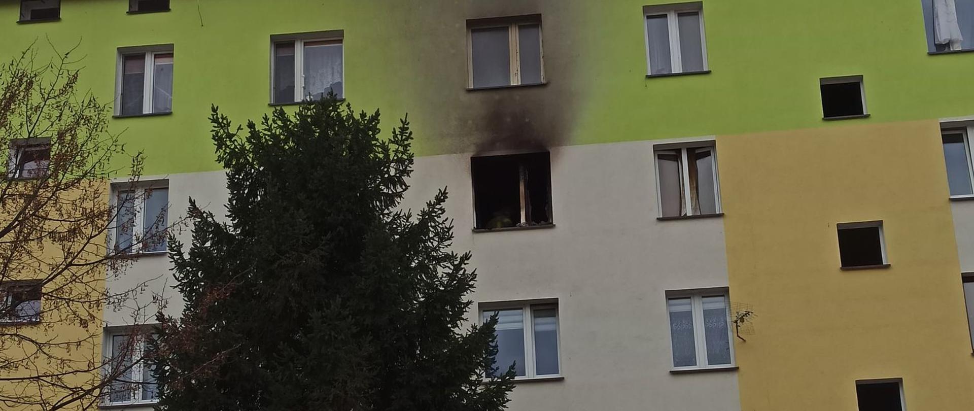 Pożar mieszkania w budynku wielorodzinnym w Sierpcu 