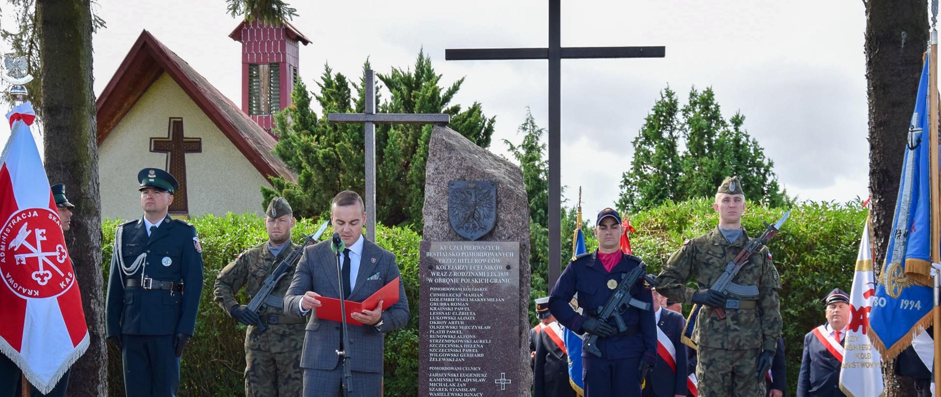 Szef KAS Bartosz Zbaraszczuk przemawia