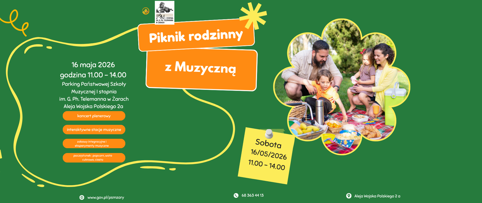 Plakat utrzymany jest w bardzo pogodnej, rodzinnej i nowoczesnej stylistyce, nawiązującej do atmosfery wspólnej zabawy i integracji. Dominującym kolorem tła jest intensywna zieleń, która kojarzy się z naturą, wiosną i plenerowym charakterem wydarzenia. Całość została wzbogacona żółtymi, odręcznie rysowanymi liniami i dekoracjami, które nadają projektowi lekkości oraz dziecięcej spontaniczności.
W centralnej części plakatu znajdują się duże, pomarańczowe tablice z białym napisem:
„Piknik rodzinny z Muzyczną”.
To główny element przyciągający uwagę odbiorcy. Nad tytułem umieszczono logo Państwowej Szkoły Muzycznej I stopnia im. G. Ph. Telemanna w Żarach.
Po lewej stronie umieszczono najważniejsze informacje organizacyjne:
data wydarzenia: 16 maja 2026,
godziny: 11.00–14.00,
miejsce: parking Państwowej Szkoły Muzycznej I stopnia im. G. Ph. Telemanna w Żarach przy Alei Wojska Polskiego 2a.
Niżej znajdują się pomarańczowe, zaokrąglone pola z programem atrakcji:
koncert plenerowy,
interaktywne stacje muzyczne,
zabawy integracyjne i eksperymenty muzyczne,
poczęstunek: popcorn, wata cukrowa i ciasto.
Prawa część plakatu zawiera duże zdjęcie przedstawiające rodzinę podczas pikniku – rodziców i dzieci siedzących wspólnie na kocu wśród zieleni. Fotografia została umieszczona w dekoracyjnej ramce przypominającej kwiat lub chmurkę, co wzmacnia przyjazny i rodzinny charakter wydarzenia.
Dodatkowym elementem jest żółta karteczka przypięta pinezką z napisem:
„Sobota 16/05/2026 11.00–14.00”,
która przypomina o terminie wydarzenia i dodaje projektowi nieformalnego, kreatywnego stylu.
Na dole plakatu znajdują się dane kontaktowe i adres szkoły:
strona internetowa,
numer telefonu,
adres szkoły.
Całość sprawia wrażenie wydarzenia otwartego, radosnego i skierowanego do rodzin z dziećmi. Projekt skutecznie buduje atmosferę wspólnego spędzania czasu, muzycznej zabawy i lokalnej integracji społeczności szkolnej.