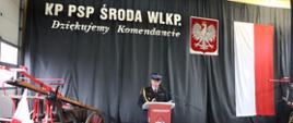 Zastępca Komendanta Powiatowego PSP w Środzie Wlkp. przemawia na mównicy