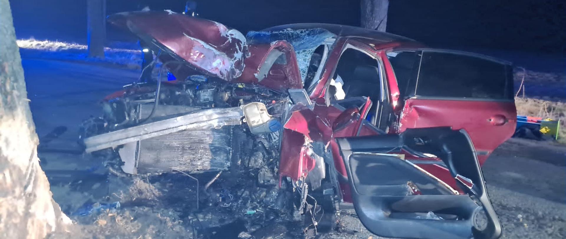 Rozbity samochód osobowy