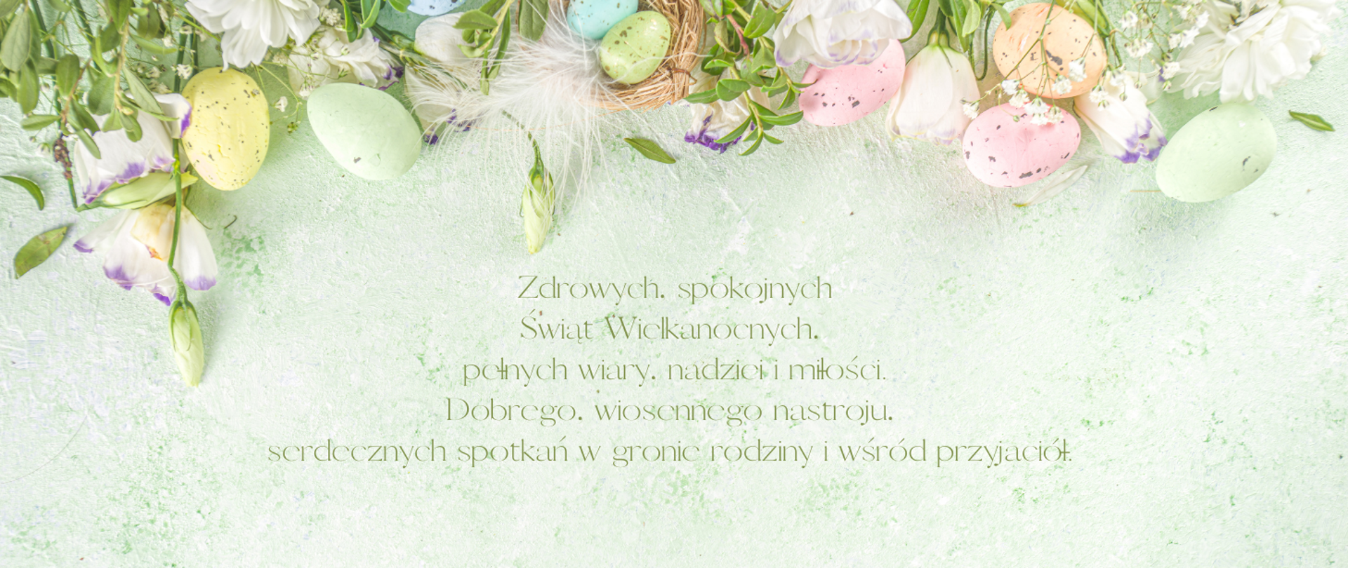 Kartka z życzeniami świątecznymi, na tle pisanek i kwiatów w odcieniu zieleni życzenia Zdrowych, spokojnych Świąt Wielkanocnych, pełnych wiary, nadziei i miłości. Dobrego wiosennego nastroju, serdecznych spotkań w gronie rodziny i wśród przyjaciół.