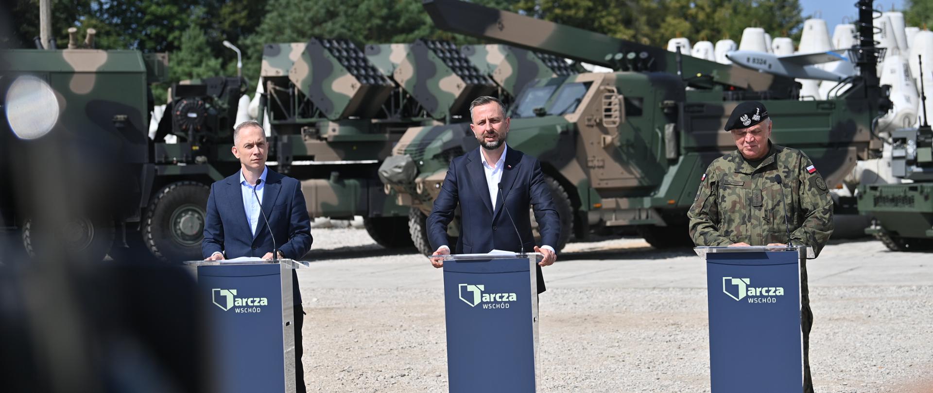 21 sierpnia br. w Giżycku, Władysław Kosiniak-Kamysz, wicepremier, minister obrony narodowej wraz z Cezarym Tomczykiem, wiceministrem obrony narodowej i gen. broni Stanisławem Czosnkiem zastępcą szefa Sztabu Generalnego Wojska Polskiego uczestniczyli w spotkaniu podsumowującym dwa lata programu „Tarcza Wschód”.