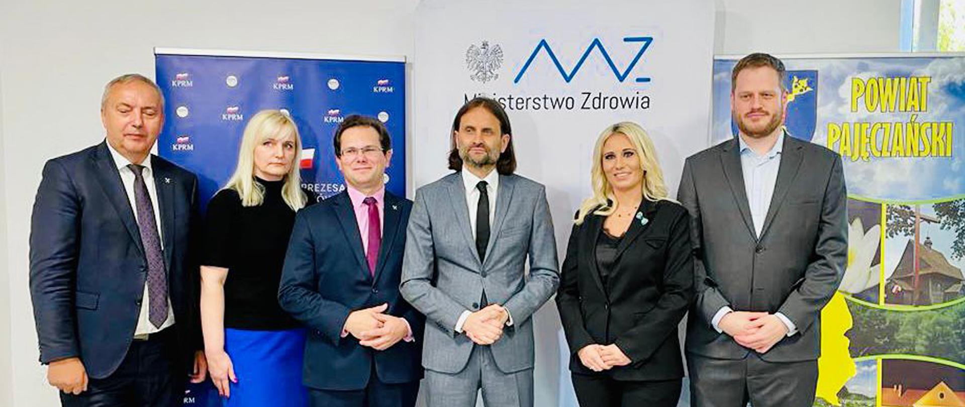 26 października w SPZOZ odbyła się konferencja prasowa Janusz Cieszyńskiego, Pełnomocnika Rządu ds. Cyberbezpieczeństwa, Piotra Brombera, wiceministra zdrowia oraz Agnieszki Kubot Krawczyk, Dyrektora SPZOZ w Pajęcznie, podczas której zainaugurowano pilotaż szkoleń dla pracowników POZ z zakresu cyberbezpieczeństwa.