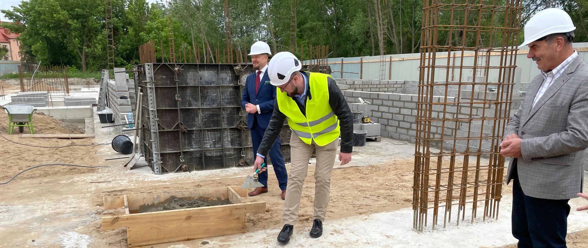 Ruszyła budowa mieszkań społecznych w Orzyszu – inwestycja SIM KZN Warmia i Mazury oficjalnie rozpoczęta