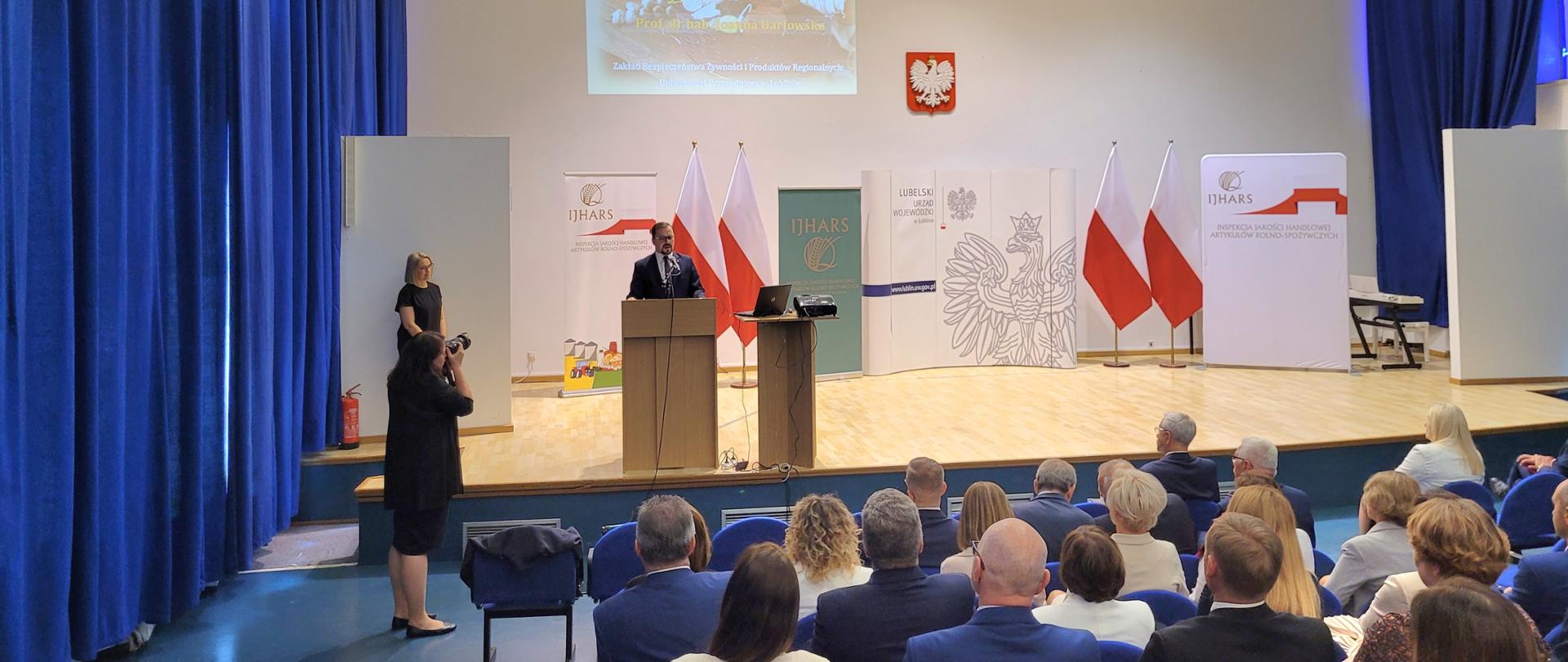 Wystąpienie Przemysława Rzodkiewicza, GIJHARS podczas konferencji "Lubelskie smaki", widok ogólny sali 