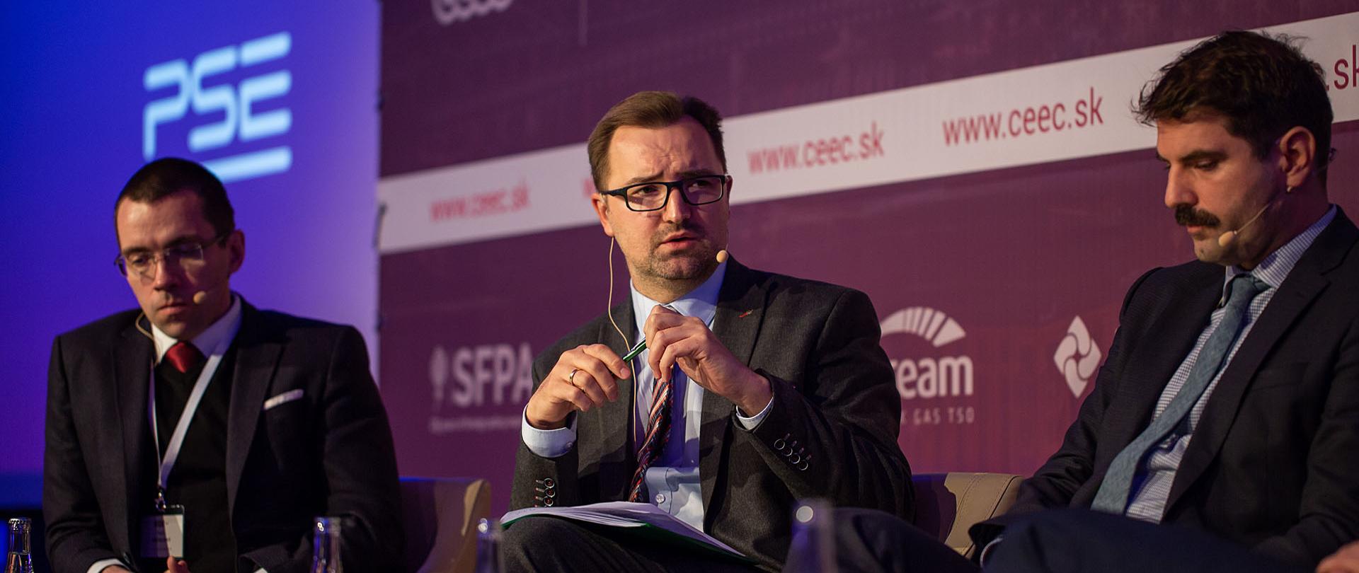 Wiceminister Sławomir Mazurek w Bratysławie w trakcie panelu dyskusyjnego 