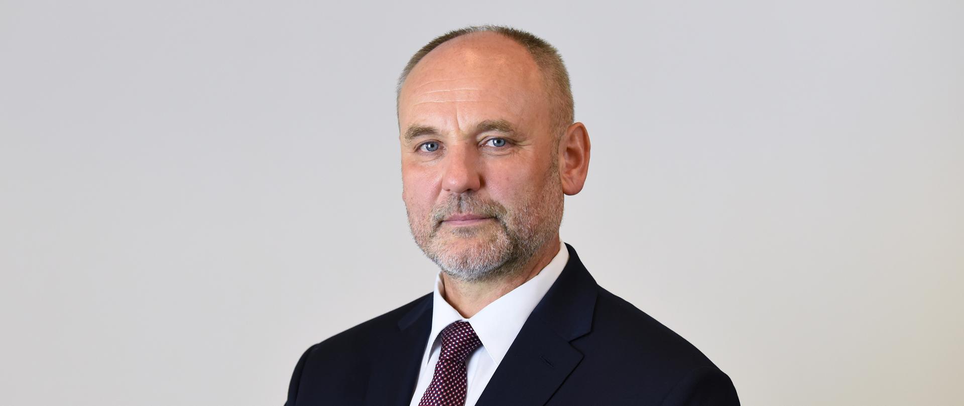 Sekretarz stanu, pełnomocnik rządu ds. Polityki Surowcowej Państwa - Piotr Dziadzio