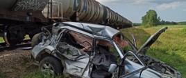wypadek samochodu osobowego z pociągiem w miejscowości Wołyńce