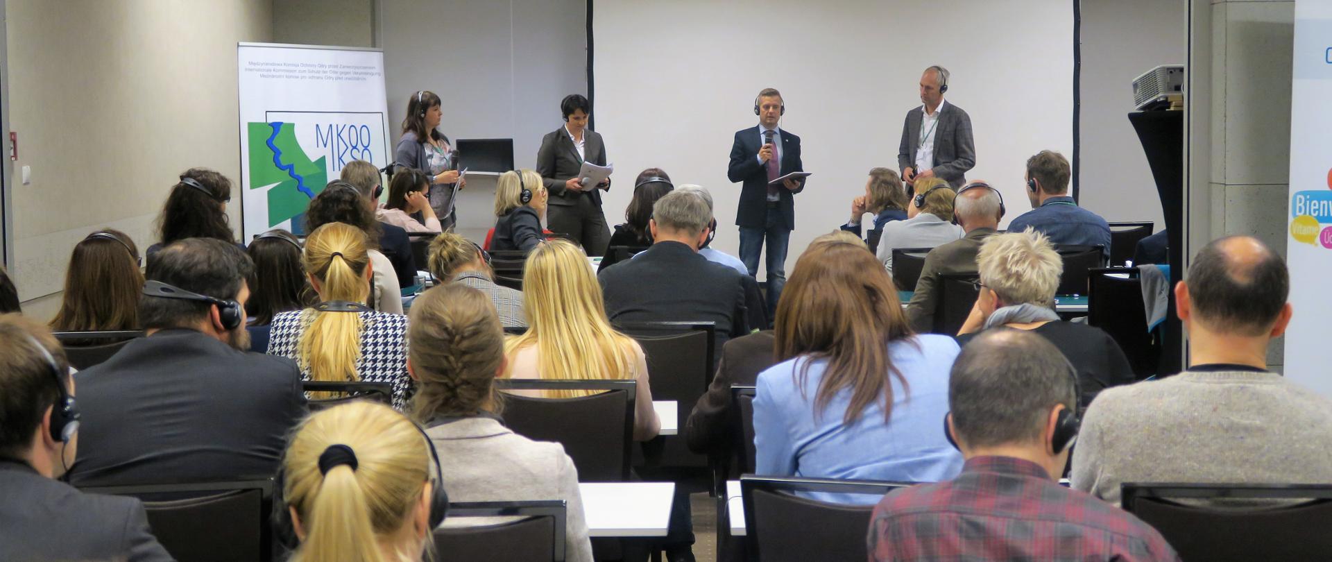 Widok na prelegenta oraz audytorium