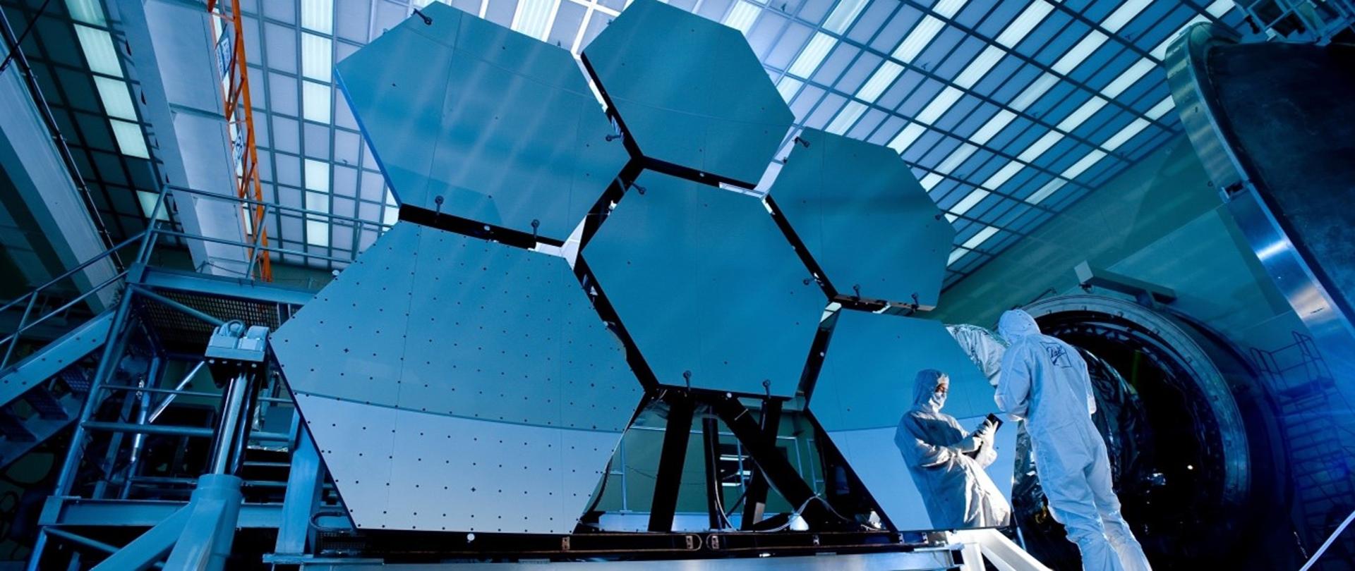 zdjęcie przedstawia wysoko zaawansowaną instalację badawczą