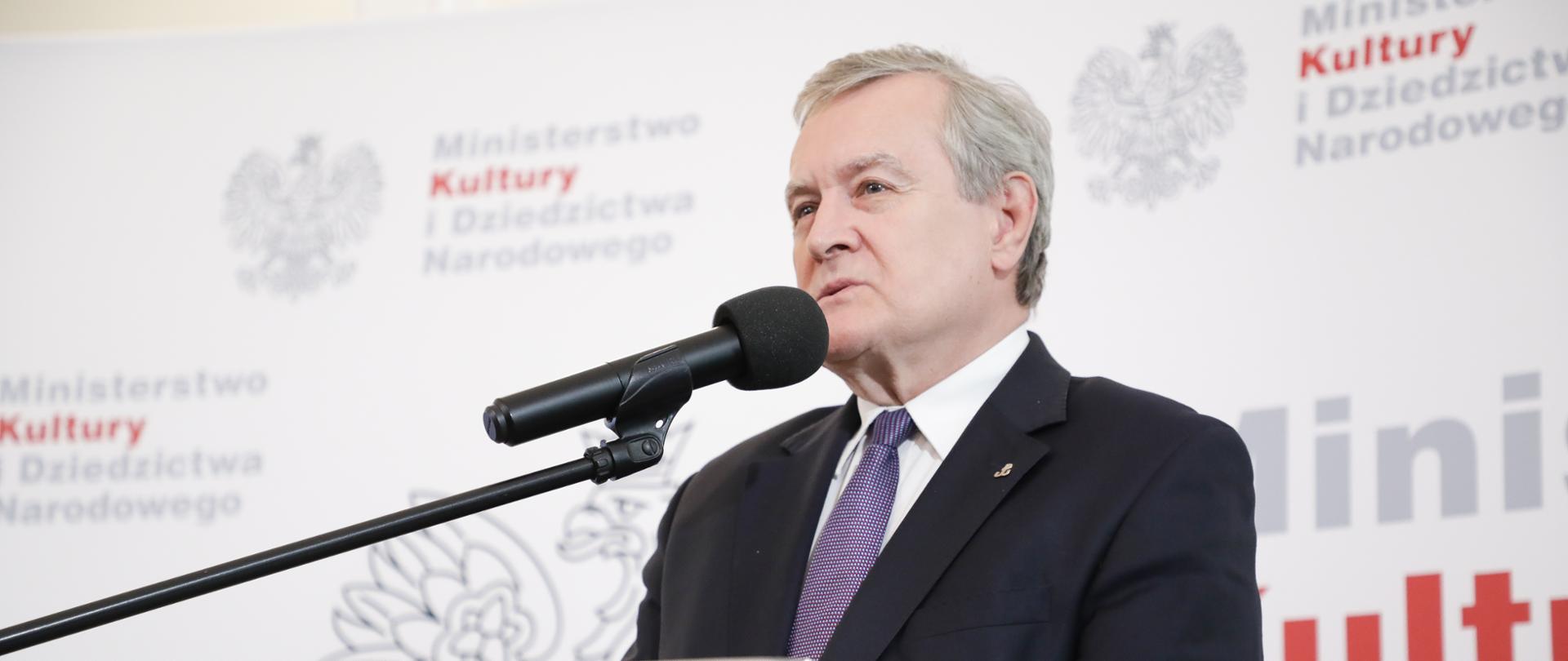 Odzyskana strzelba myśliwska hr. Wincentego Krasińskiego została przekazana do zbiorów Muzeum Historii Polski, fot. Danuta Matloch