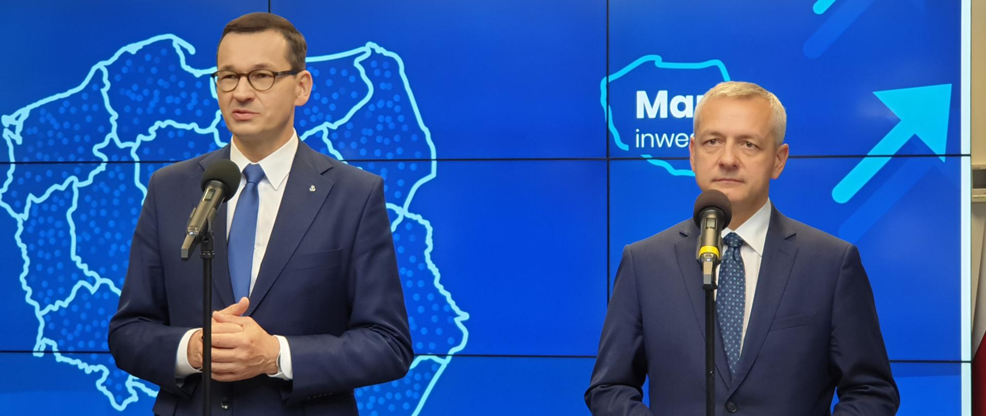 Premier Mateusz Morawiecki i minister Marek Zagórski na konferencji prasowej