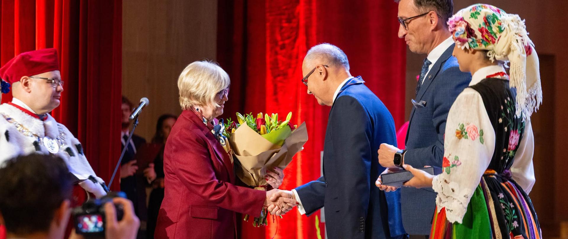 Zdjęcie przedstawia uczestników 26. inauguracja roku akademickiego na Uniwersytecie Rzeszowskim