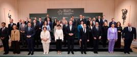 Zdjęcie grupowe uczestników spotkania w ramach irlandzkiej prezydencji w Radzie UE w Dublinie. Około 30 ministrów stoi przed ścianką z napisem „ÉIRE2026.EU IRELAND2026.EU”.