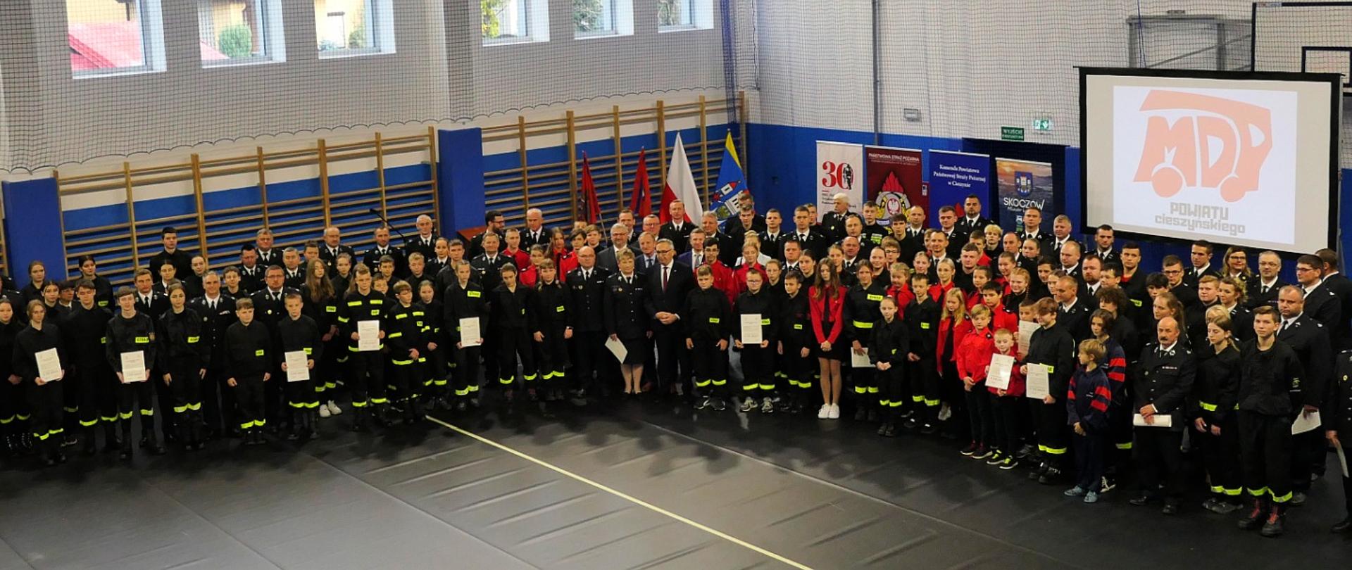 Uroczystość wręczenia promes dotacji celowej dla Ochotniczych Straży Pożarnych na zakup sprzętu dla członków Młodzieżowych Drużyn Pożarniczych z terenu powiatu cieszyńskiego