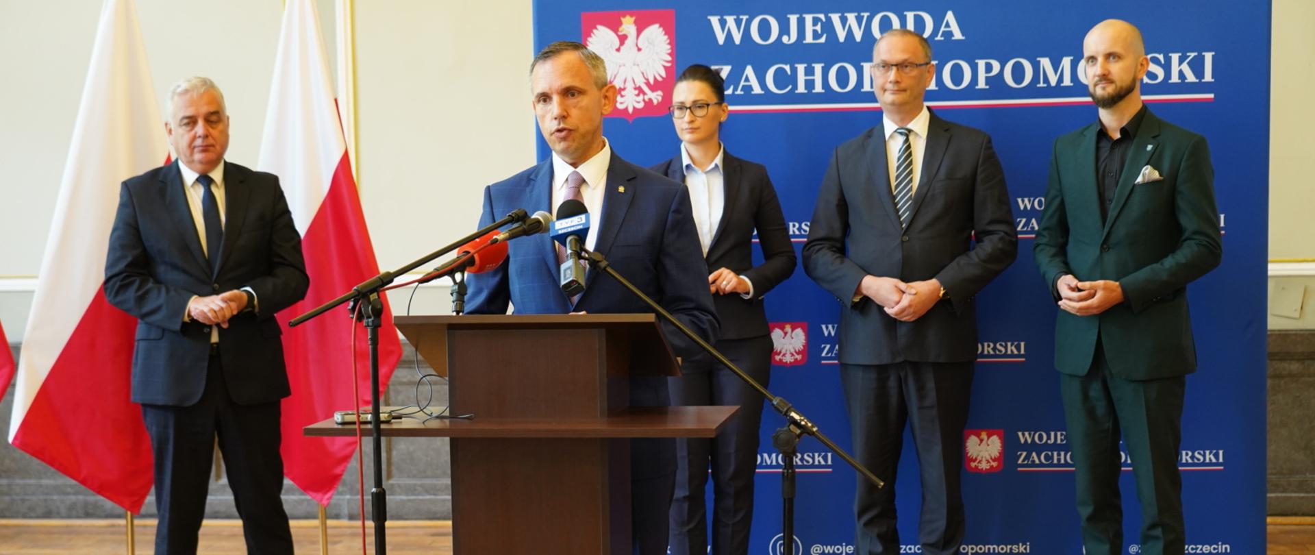 Zastępca Prezesa Zarządu NFOŚiGW Paweł Mirowski podczas konferencji prasowej