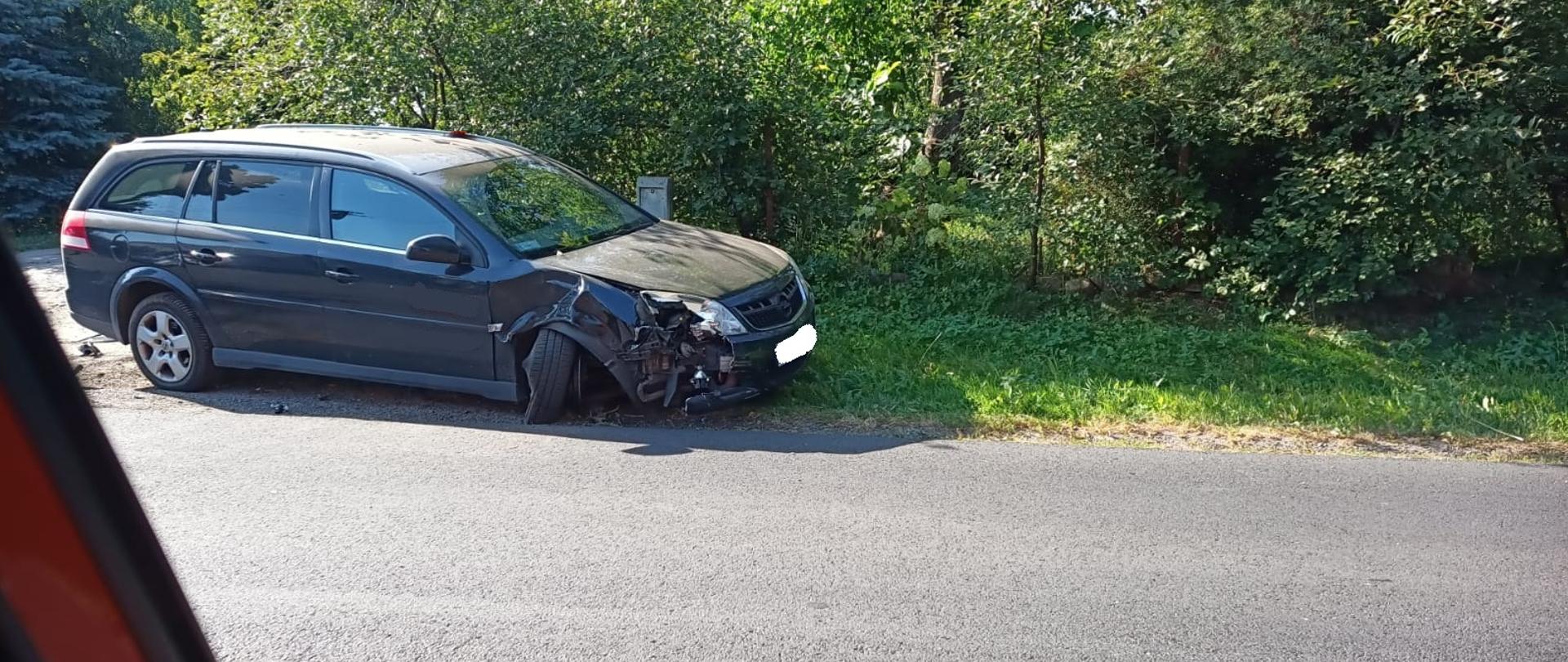 ZDERZENIE SAMOCHODU OSOBOWEGO Z CIĄGNIKIEM ROLNICZYM
