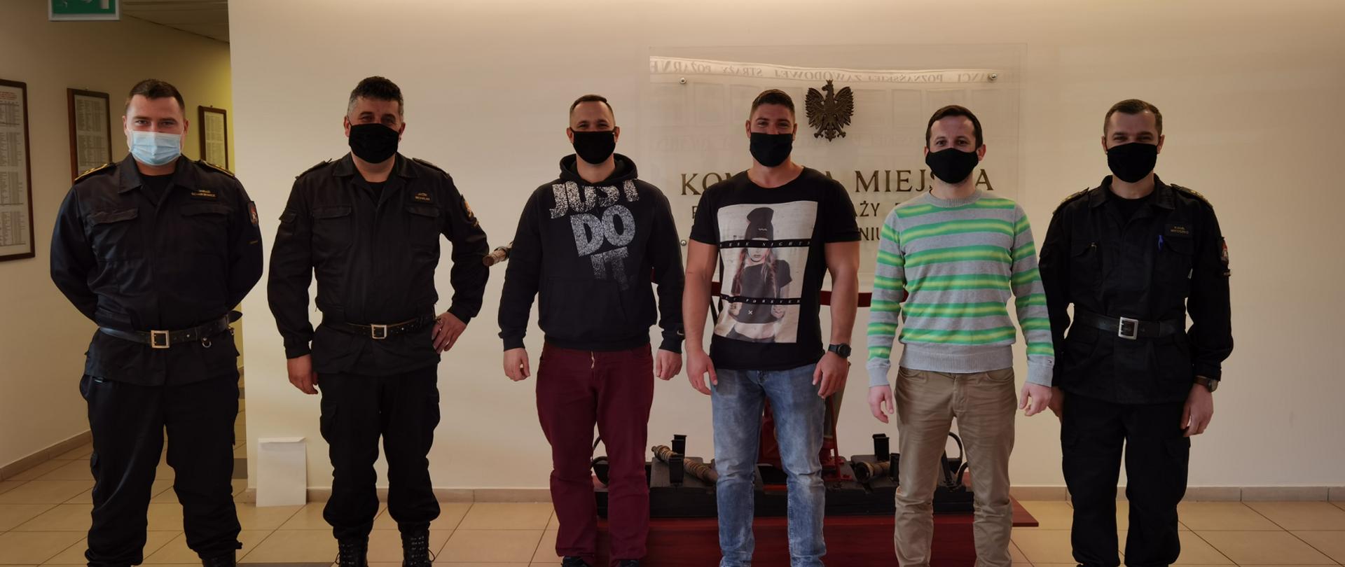 Ratownicy medyczni na MTP