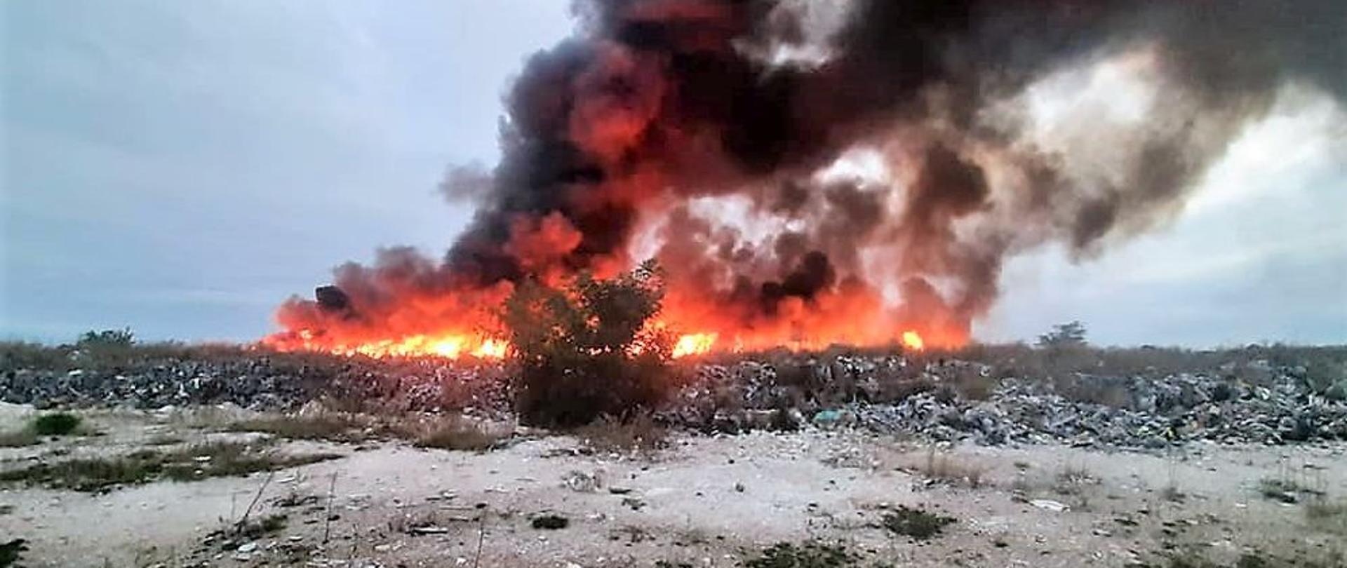 Pożar składowiska smieci