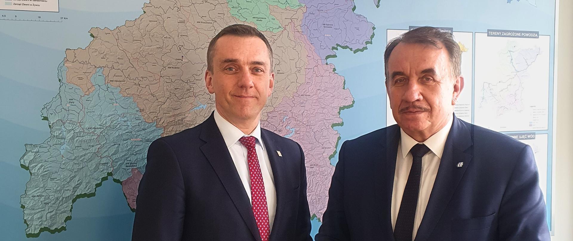 Dyrektor RZGW w Krakowie Wojciech Kozak z Rektorem Politechniki Krakowskiej prof. dr. hab. inż. Andrzejem Szaratą.