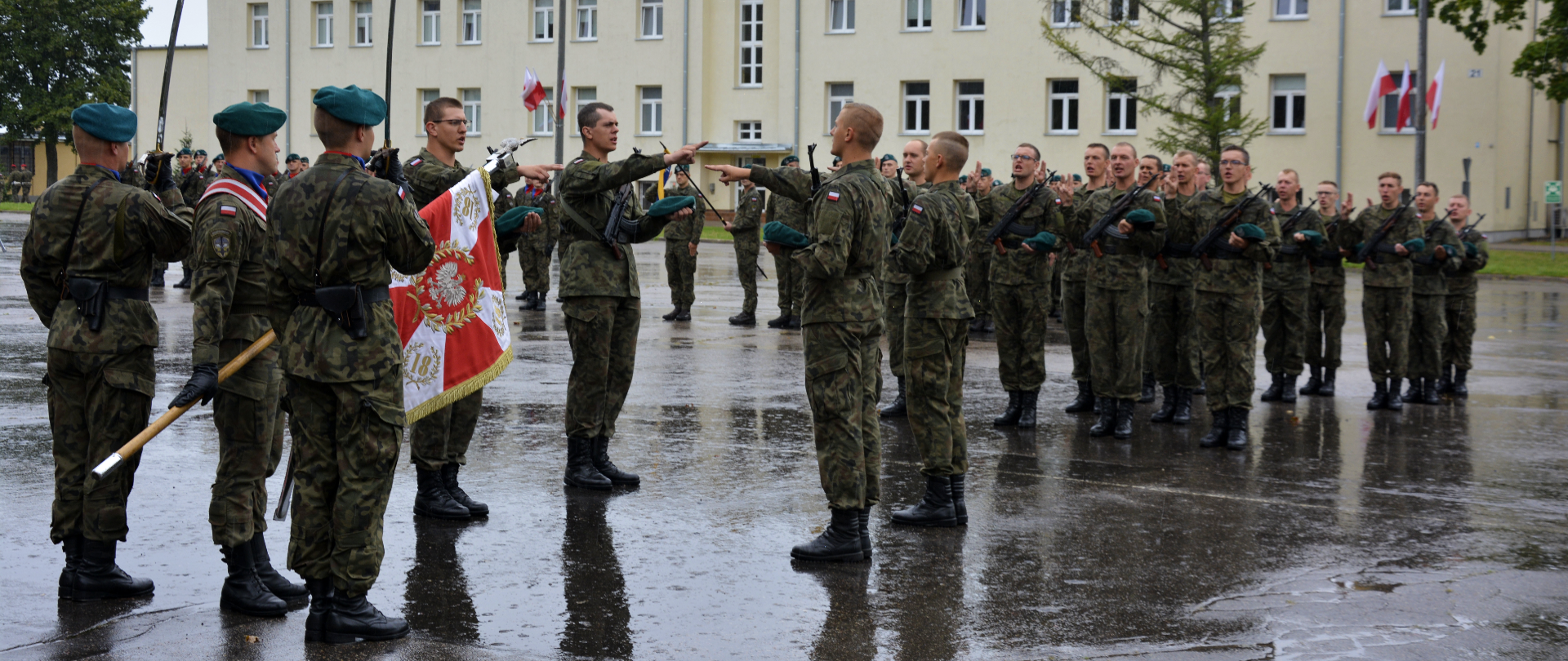 Przysięga wojskowa elewów Legii Akademickiej w Białymstoku