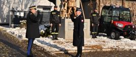Dowódca uroczystości składa meldunek o rozpoczęciu uroczystości śląskiemu komendantowi wojewódzkiemu