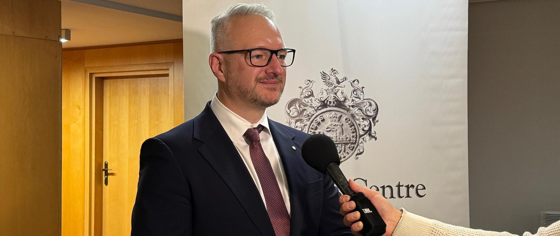 Wojewoda Radosław Król na przedświątecznym spotkaniu Loży Warmińsko-Mazurskiej Business Centre Club w Olsztynie