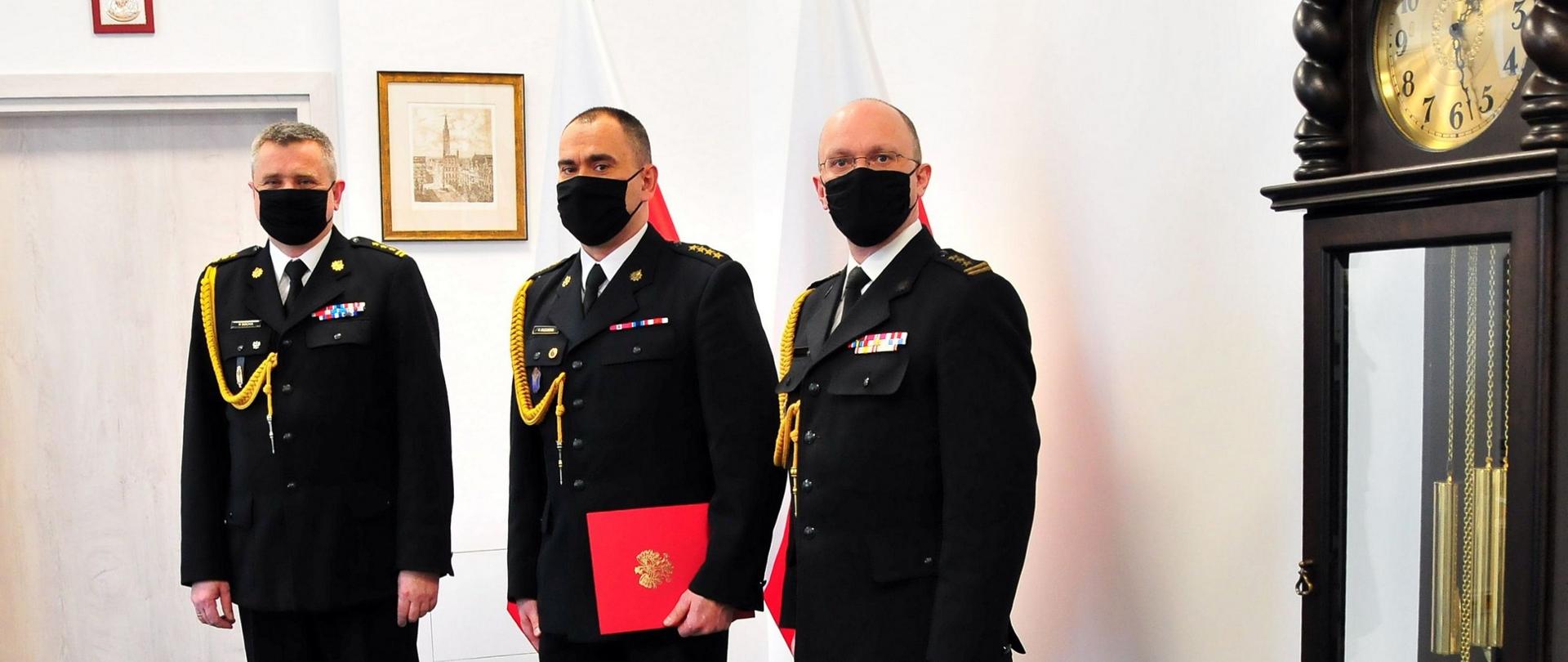 Zdjęcie pamiątkowe po wręczeniu aktu powołania na stanowisko.