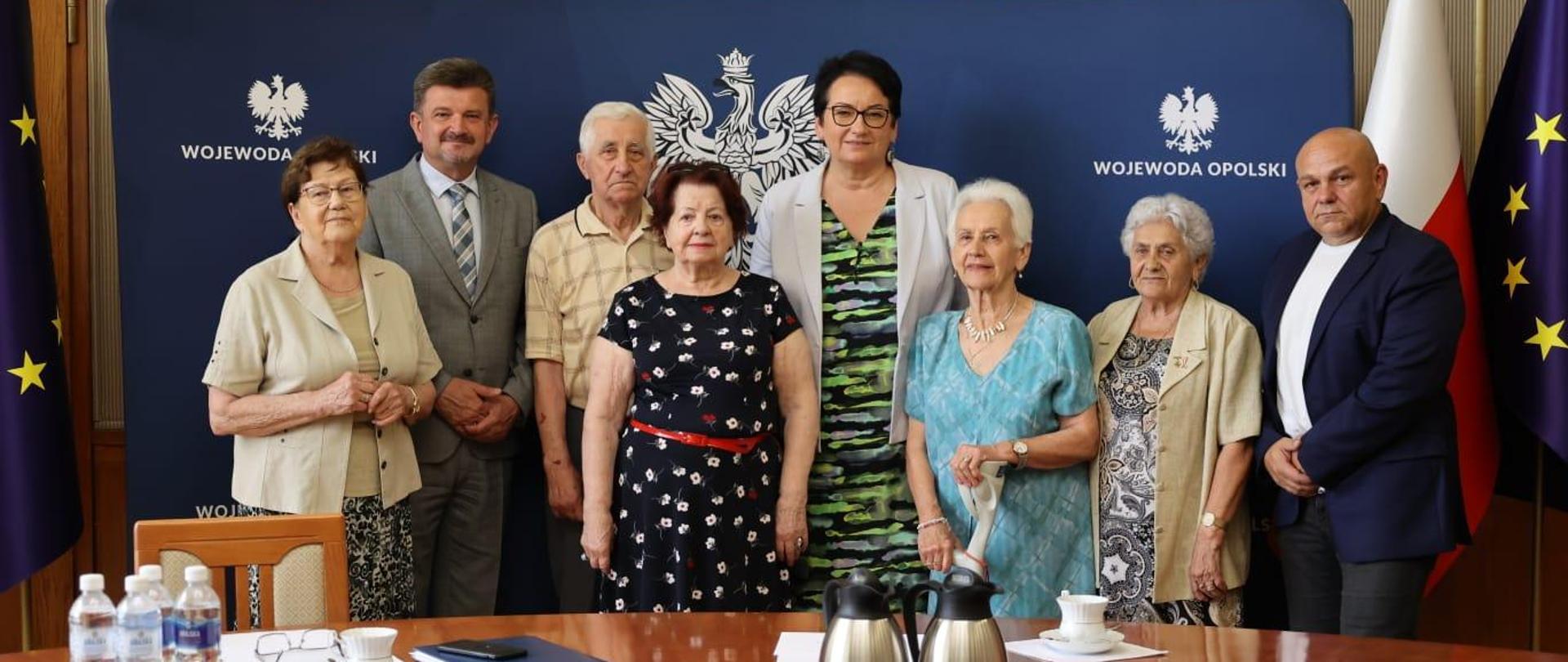 Pierwsze posiedzenie Opolskiej Wojewódzkiej Rady Kombatanckiej. Na zdjęciu widać członków Rady razem z Wojewodą Opolskim Moniką Jurek, Wicewojewodą Opolskim Piotrem Pośpiechem oraz Ekspertem Biura Wojewody Wojciechem Grzybowskim. 