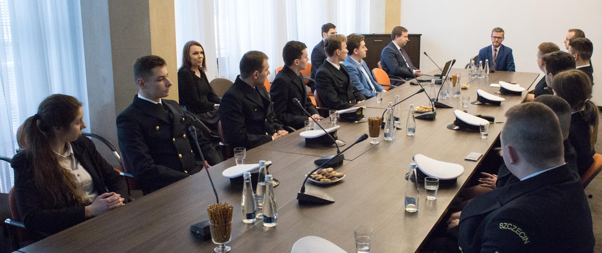 Studenci Akademii Morskiej w Szczecinie z wizytą w MGMiŻŚ