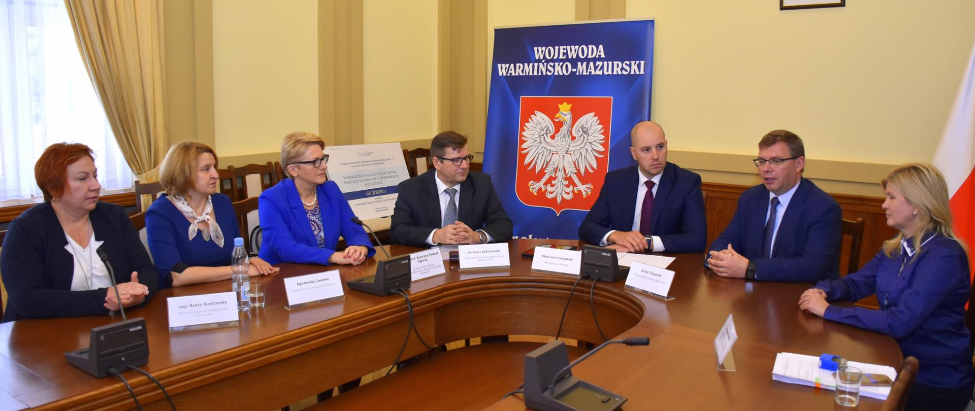 Ponad pół miliona na oddział hematoonkologii dziecięcej w Olsztynie i nowe ambulanse dla Pasymia, Lidzbarka, Dobrego Miasta i Bartoszyc