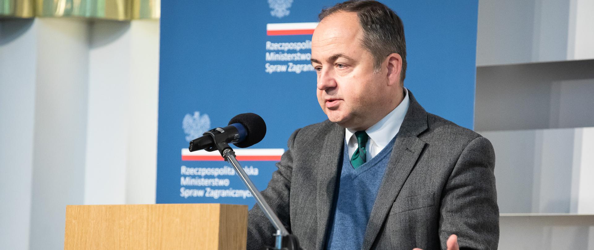 Wiceminister Konrad Szymański podczas debaty „Europa w czasie przemian – jak odpowiedzieć na społeczno-ekonomiczne wyzwania w UE?”