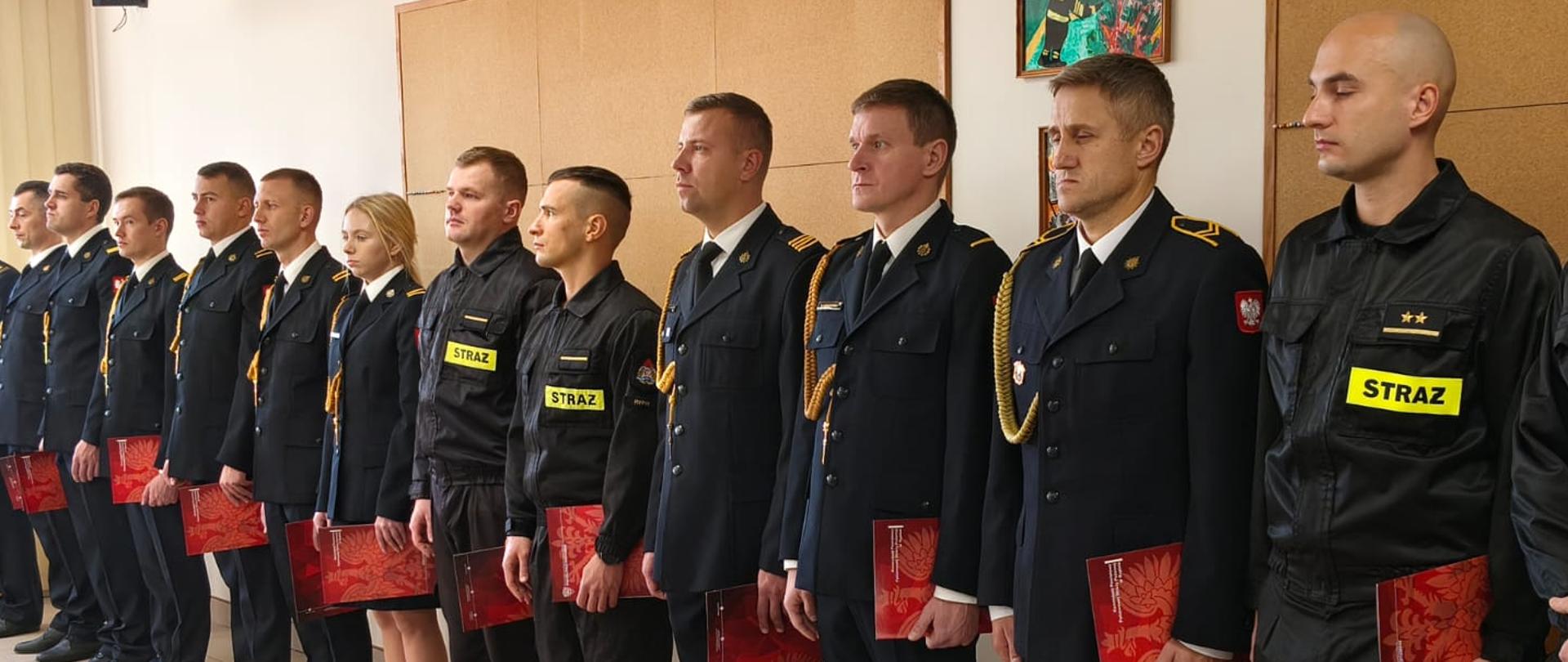 Na zdjęciu uroczysta zbiórka z okazji Narodowego Święta Niepodległości w Komendzie Powiatowej PSP w Rypinie