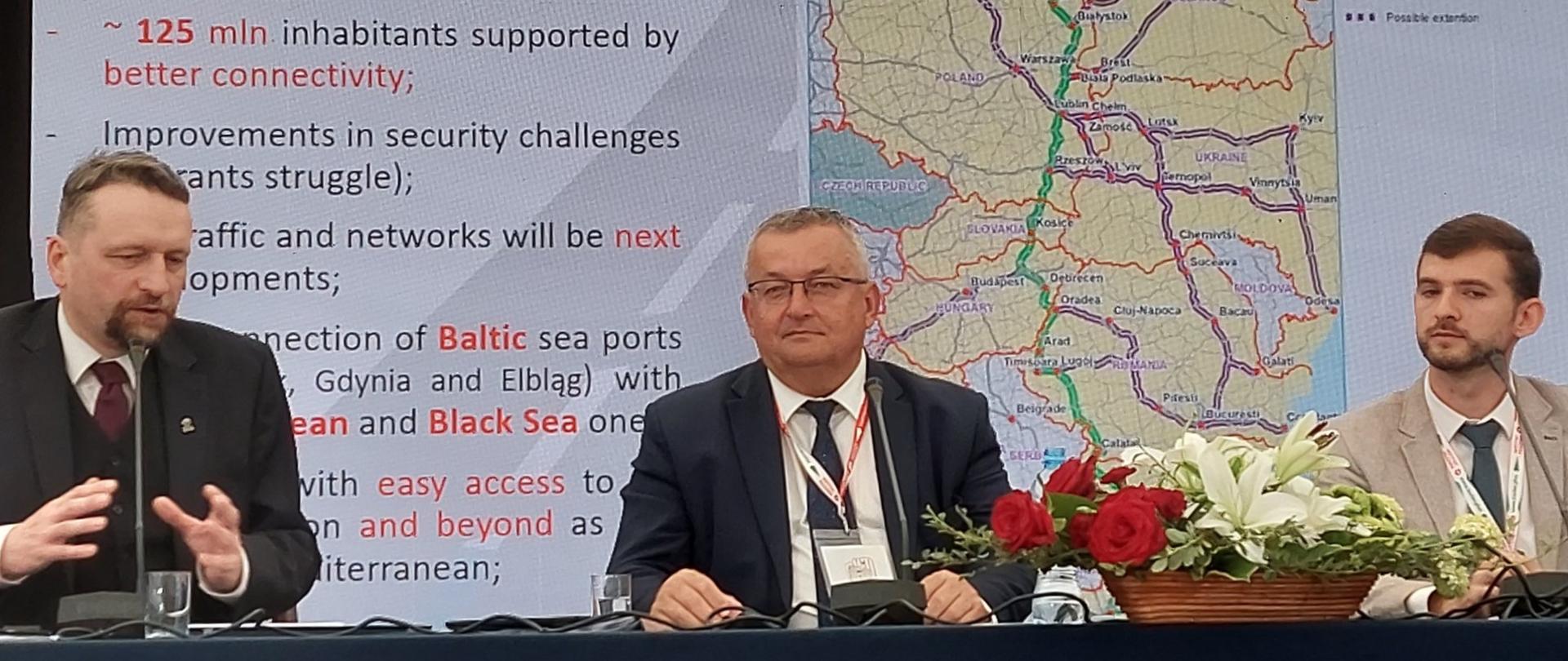 Minister Andrzej Adamczyk bierze udział w panelu dyskusyjnym nt. trasy ViaCarpatia podczas IV edycji Uniwersytetu Letniego Instytutu Felczaka