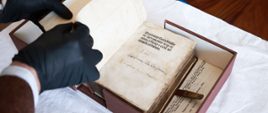 Zabytkowy inkunabuł powrócił do Muzeum Okręgowego Ziemi Kaliskiej w Kaliszu, fot. Danuta Matloch/MKiDN