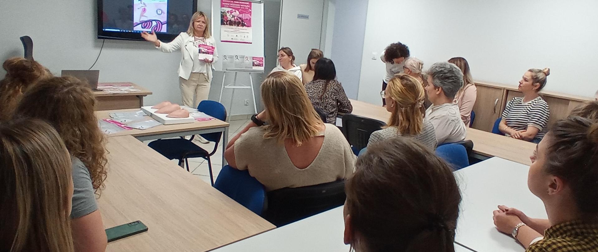 „Bądź Swoją Bohaterką” -ludzie słuchają wkładu