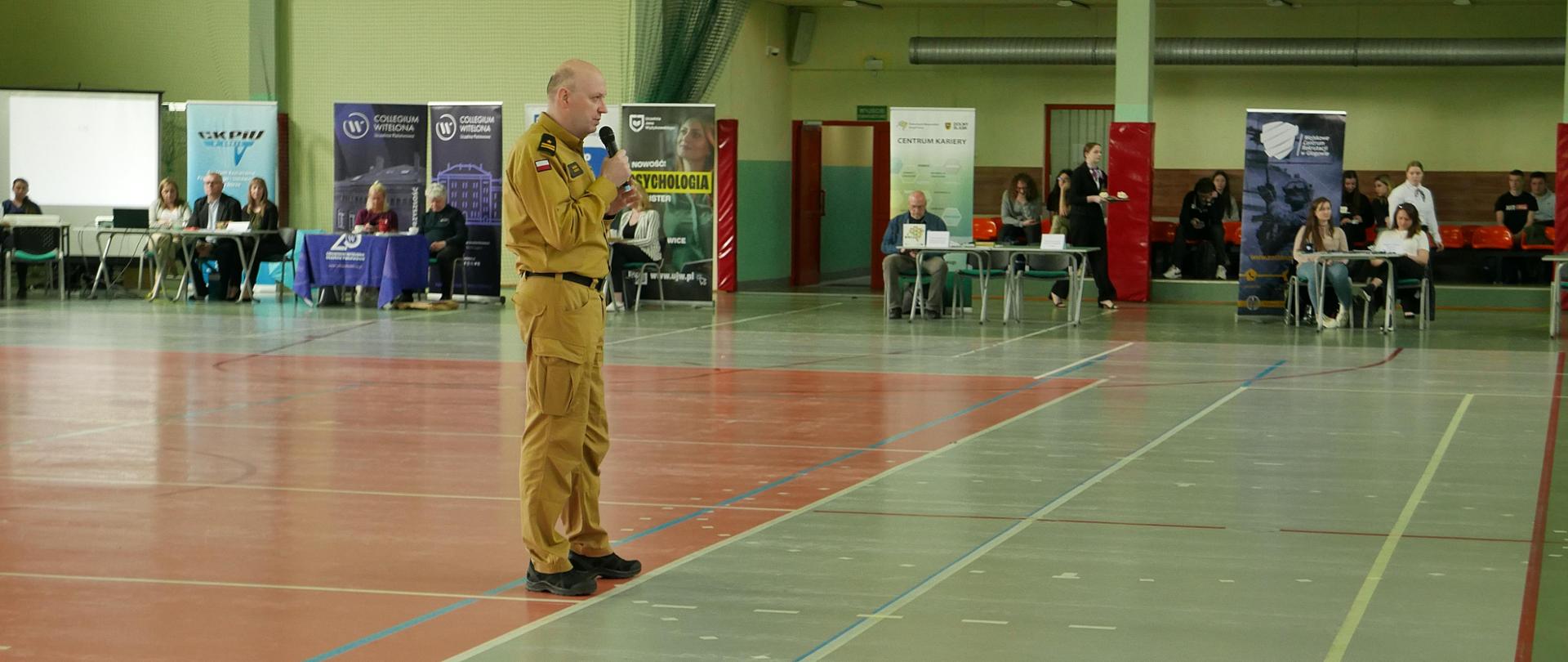 Targi edukacyjne - wystąpienie mł. bryg. M. Klefasa